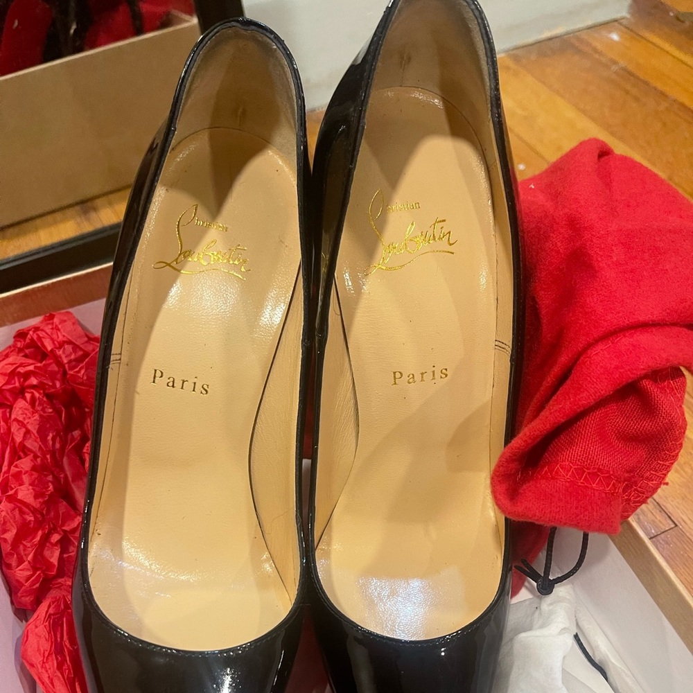 Christian Louboutin so kate heels size 39 great condition